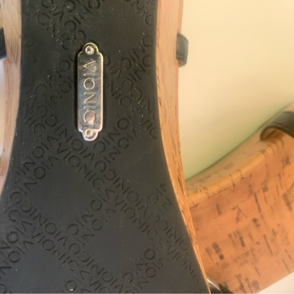 Woman’s sandals - Picture 2 of 8